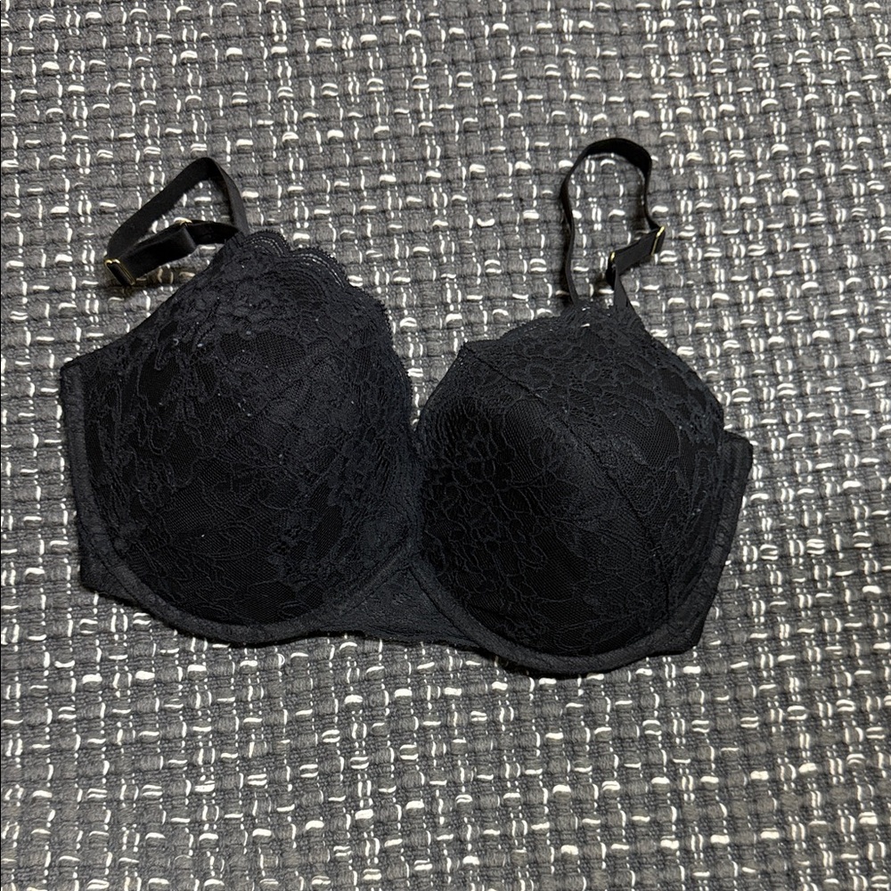 Lace Molded Underwire Bra in Black